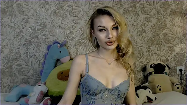 Snapshot of Ella_Milla chatting on 10.30.25 Ella Milla online show from 10.30.25