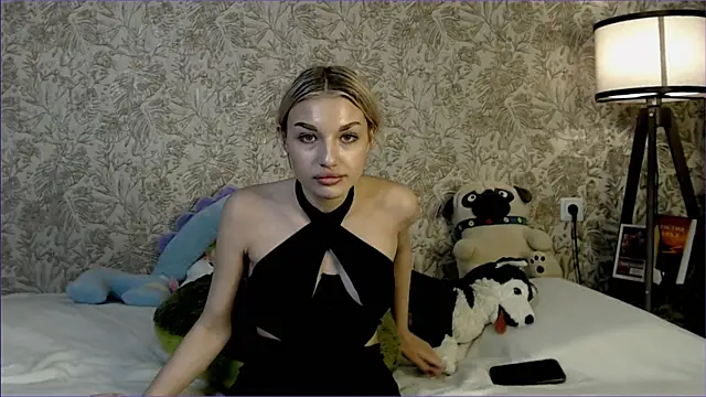 Snapshot of Ella_Milla chatting on 11.10.25 Ella Milla online show from 11.10.25