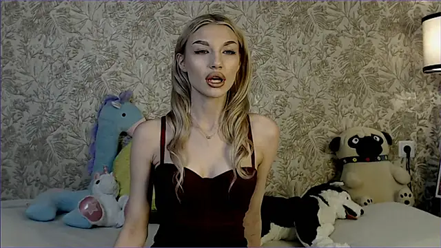 Snapshot of Ella_Milla chatting on 11.12.25 Ella Milla online show from 11.12.25