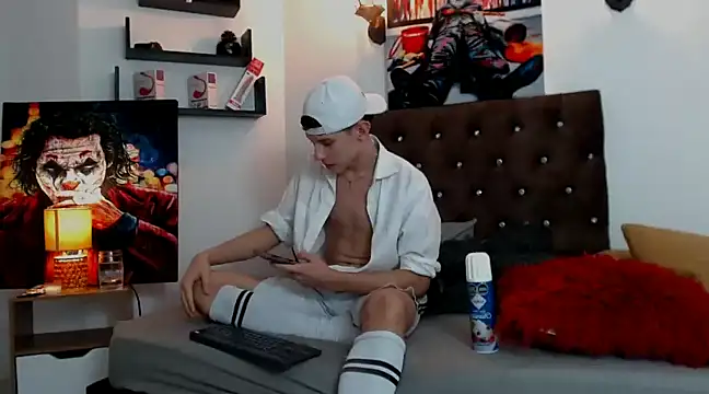 flowers18 online show from 01.13.25