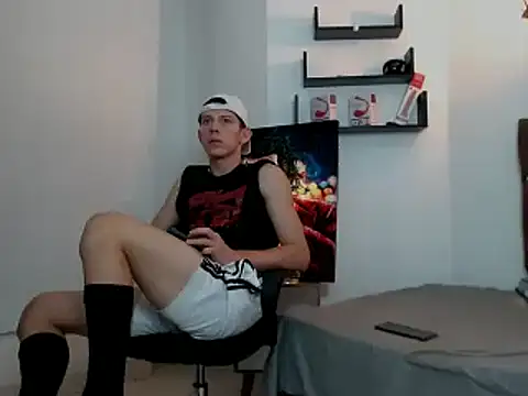 flowers18 online show from 01.25.25