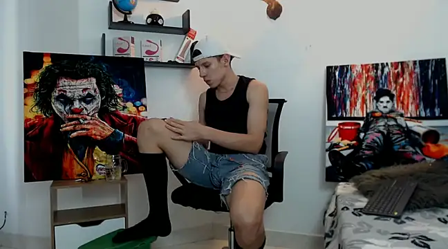 flowers18 online show from 01.28.25