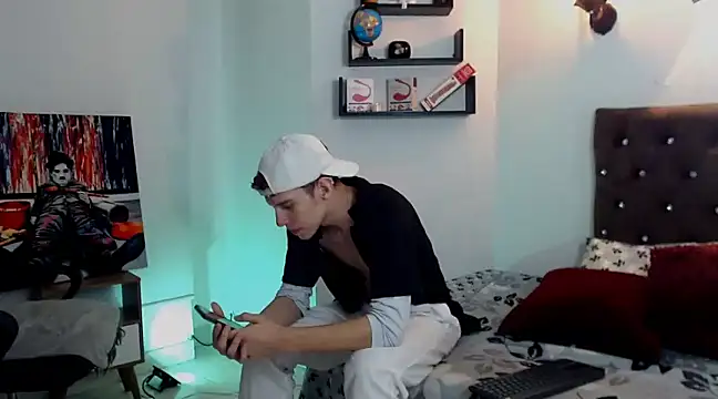 flowers18 online show from 03.18.25