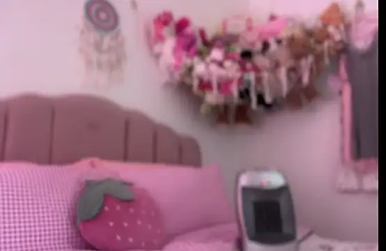 Snapshot of pinkie_piexx chatting on 02.14.25 pinkie piexx online show from 02.14.25