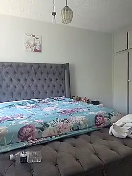 Snapshot of Drippincaty chatting on 09.22.25 Drippincaty online show from 09.22.25