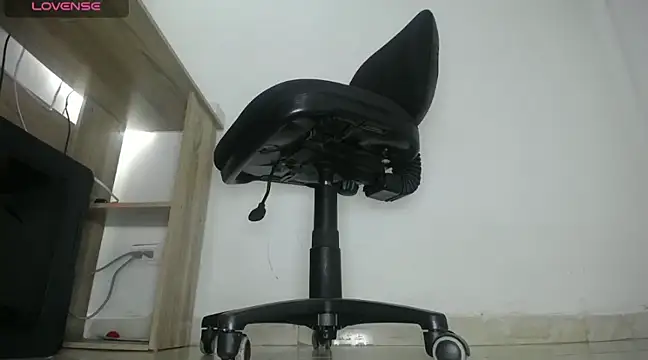 aprhillove online show from 12.05.24