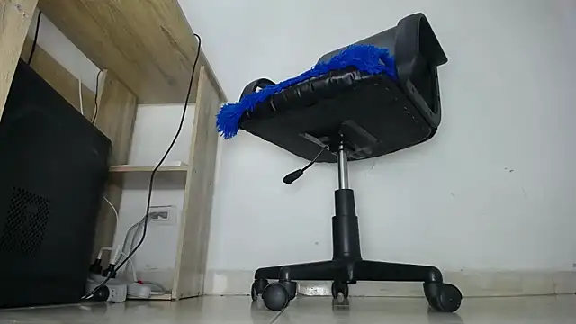 aprhillove online show from 02.04.25