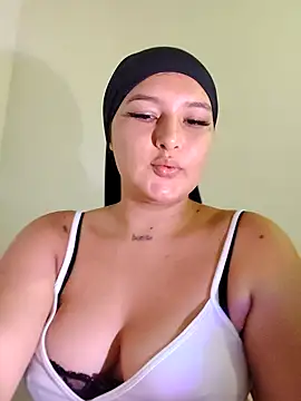 Snapshot of Celeste_camila18 chatting on 09.18.25 Celeste camila18 online show from 09.18.25