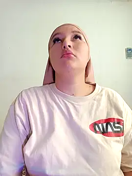 Snapshot of Celeste_camila18 chatting on 10.24.25 Celeste camila18 online show from 10.24.25