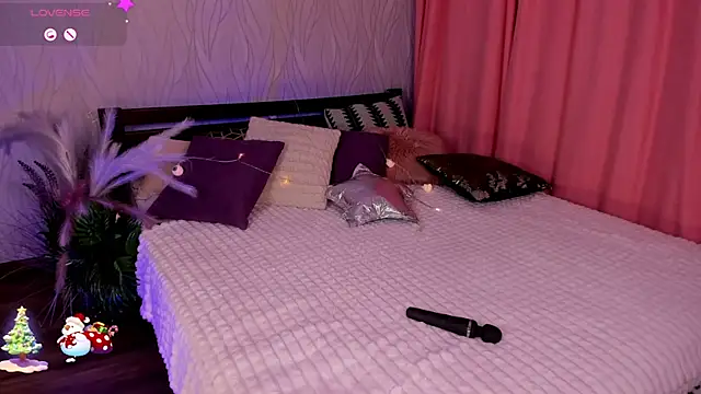 Miss Elia online show from 12.25.24