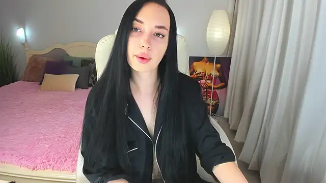 Miss Elia online show from 02.20.25