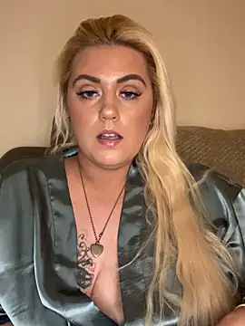 Snapshot of Blondiee3088 chatting on 02.18.25 Blondiee3088 online show from 02.18.25