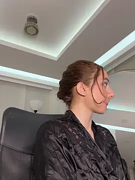 Snapshot of nicollefiorett chatting on 12.18.25 nicollefiorett online show from 12.18.25