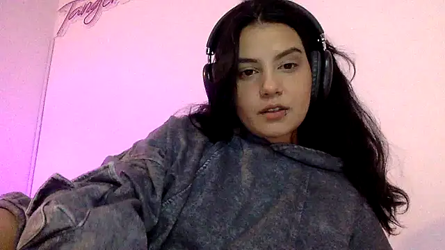 Snapshot of Mariasool chatting on 12.28.24 Mariasool online show from 12.28.24