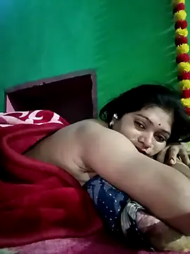 Snapshot of Chandni chatting on 02.28.25 Chandni online show from 02.28.25