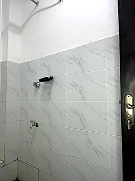 Snapshot of prettiepearl chatting on 10.31.25 prettiepearl online show from 10.31.25