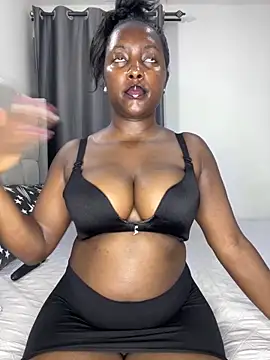 Snapshot of prettiepearl chatting on 11.24.25 prettiepearl online show from 11.24.25