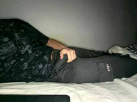 Snapshot of little2026 chatting on 12.03.25 little2026 online show from 12.03.25