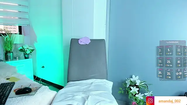 amandaaJones  online show from 01.19.25