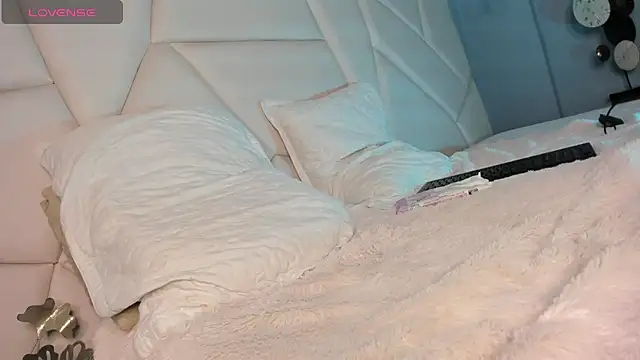 amandaaJones  online show from 07.24.26