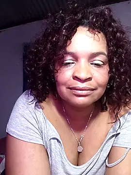 Snapshot of _violetta_- chatting on 12.16.25 violetta - online show from 12.16.25