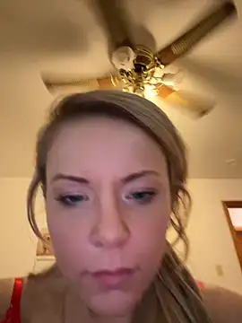 Snapshot of EllaSnow chatting on 01.02.25 EllaSnow online show from 01.02.25