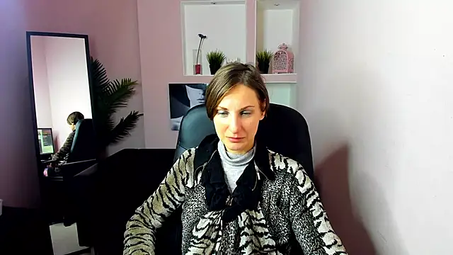 Snapshot of AuroraScript chatting on 12.18.24 AuroraScript online show from 12.18.24