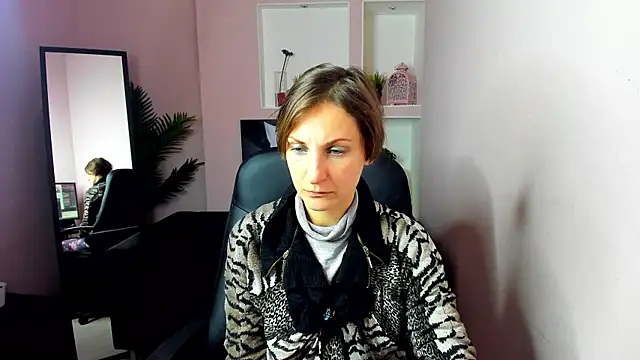 Snapshot of AuroraScript chatting on 12.18.24 AuroraScript online show from 12.18.24