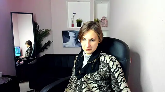 Snapshot of AuroraScript chatting on 12.19.24 AuroraScript online show from 12.19.24