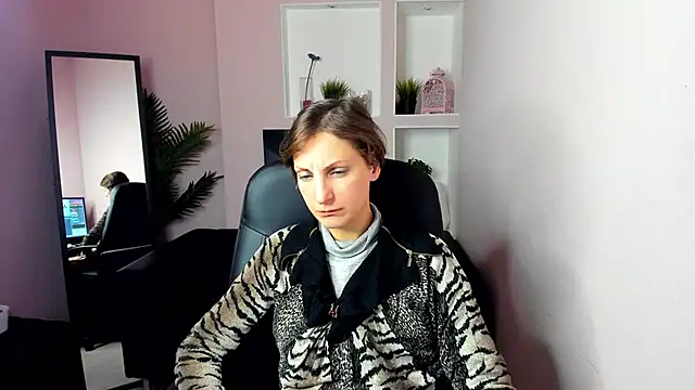 Snapshot of AuroraScript chatting on 12.19.24 AuroraScript online show from 12.19.24