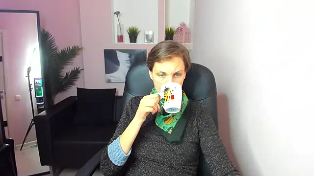 Snapshot of AuroraScript chatting on 02.22.25 AuroraScript online show from 02.22.25