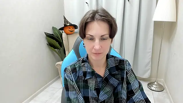 Snapshot of AuroraScript chatting on 10.27.25 AuroraScript online show from 10.27.25