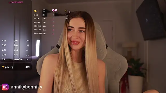 Snapshot of Coconutkittyy chatting on 12.16.24 Coconutkittyy online show from 12.16.24