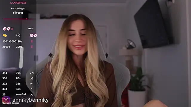 Snapshot of Coconutkittyy chatting on 12.24.24 Coconutkittyy online show from 12.24.24