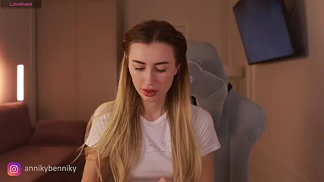 Snapshot of Coconutkittyy chatting on 03.07.25 Coconutkittyy online show from 03.07.25