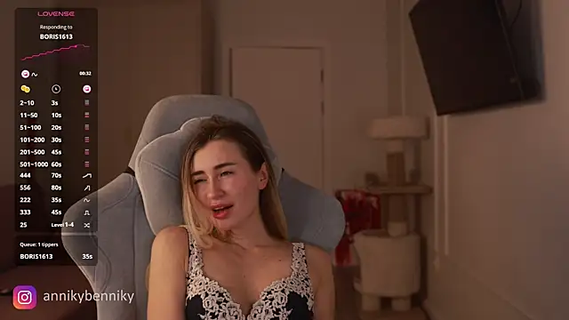 Snapshot of Coconutkittyy chatting on 03.08.25 Coconutkittyy online show from 03.08.25