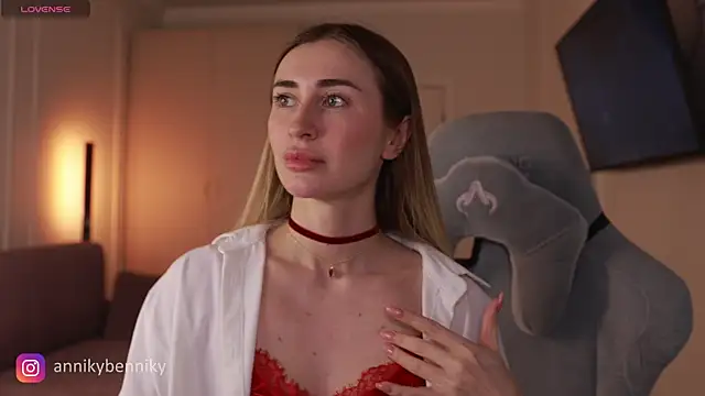 Snapshot of Coconutkittyy chatting on 03.15.25 Coconutkittyy online show from 03.15.25