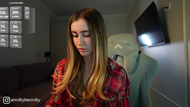 Snapshot of Coconutkittyy chatting on 11.06.25 Coconutkittyy online show from 11.06.25