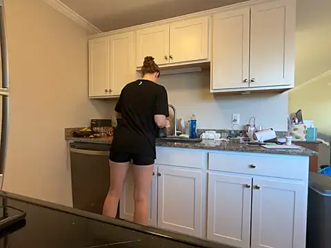 MissSwitch online show from 03.18.25