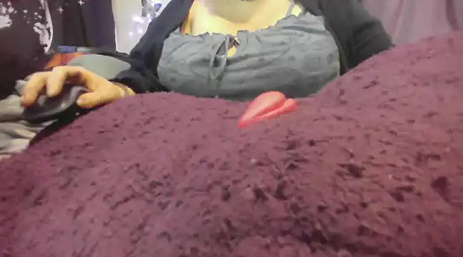 Snapshot of Alli_Kat chatting on 01.04.25 Alli Kat online show from 01.04.25