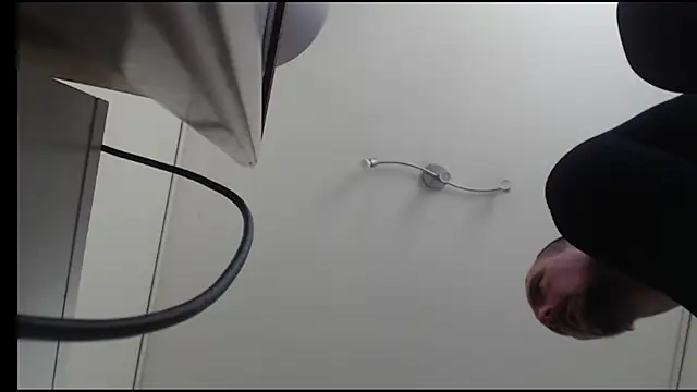 Snapshot of SisDamFem chatting on 03.15.25 SisDamFem online show from 03.15.25