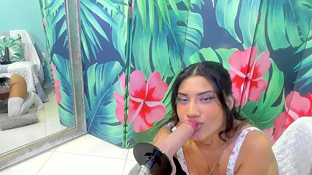 Snapshot of Mieldeluna chatting on 02.18.26 Mieldeluna online show from 02.18.26