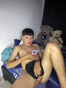 Snapshot of benji_hoter chatting on 05.08.26 benji hoter online show from 05.08.26