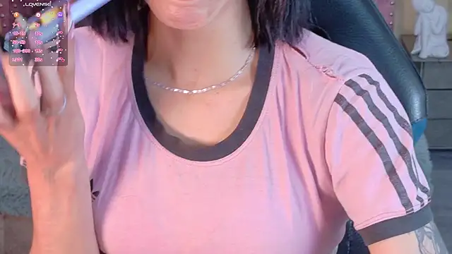 Snapshot of Scarllett_BDSM chatting on 10.13.25 Scarllett BDSM online show from 10.13.25