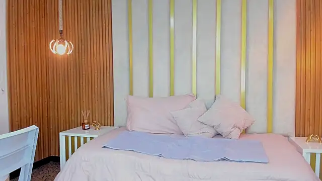 Snapshot of love_mommy chatting on 03.14.25 love mommy online show from 03.14.25