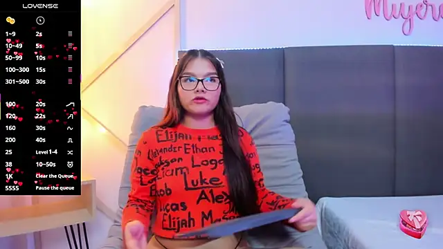 SophieHarris  online show from 03.07.25