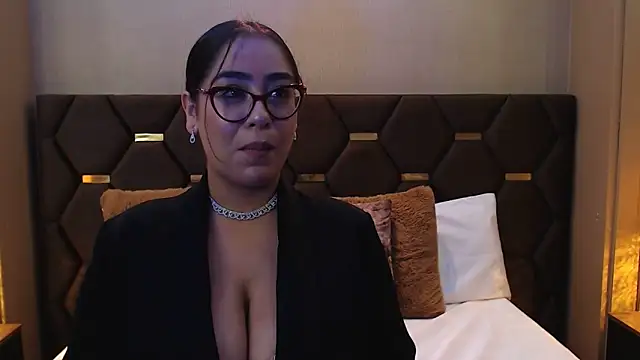 Snapshot of DevonPiers chatting on 01.08.25 DevonPiers online show from 01.08.25