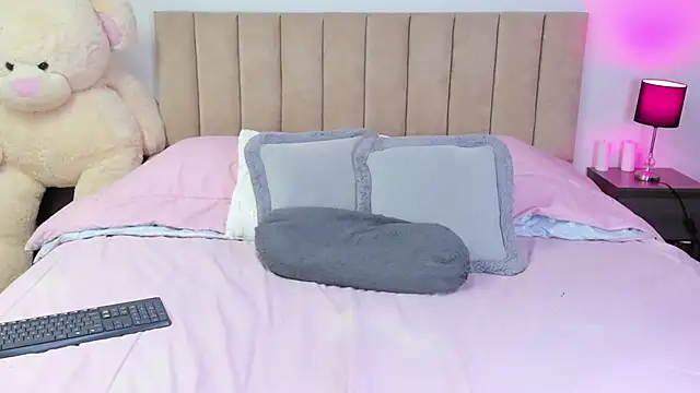 HannaRousse  online show from 11.25.25