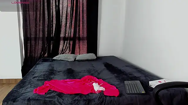 Snapshot of lorymoon chatting on 12.12.24 lorymoon online show from 12.12.24