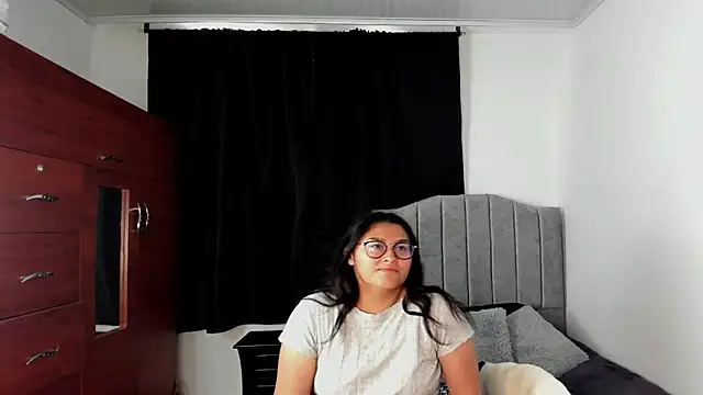 Snapshot of lorymoon chatting on 01.10.25 lorymoon online show from 01.10.25